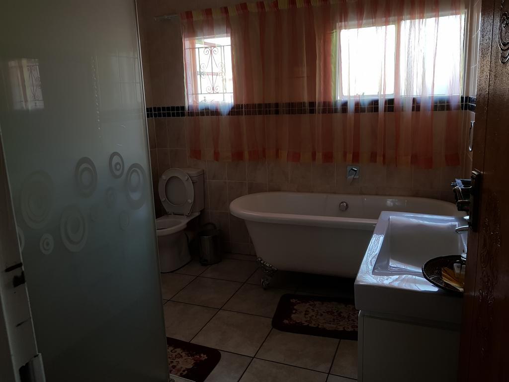 Batho Pele Lodge Gaborone Exteriör bild